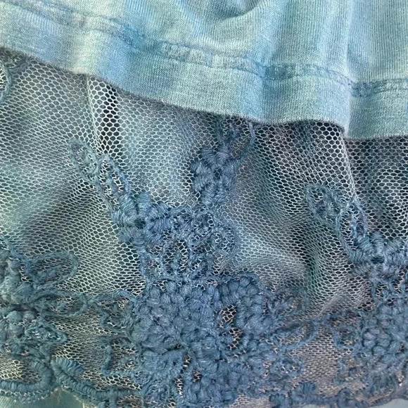 Umgee size L cold shoulder super soft gorgeous top EUC - Picture 7 of 9